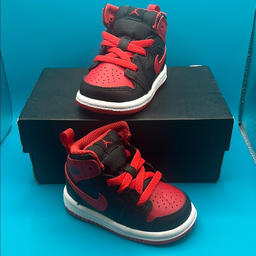 Toddler AJ1 Red and Black Sneakers